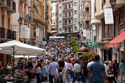Teruel - people fill the streets
