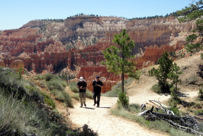 Bryce Canyon - walking along the ridge